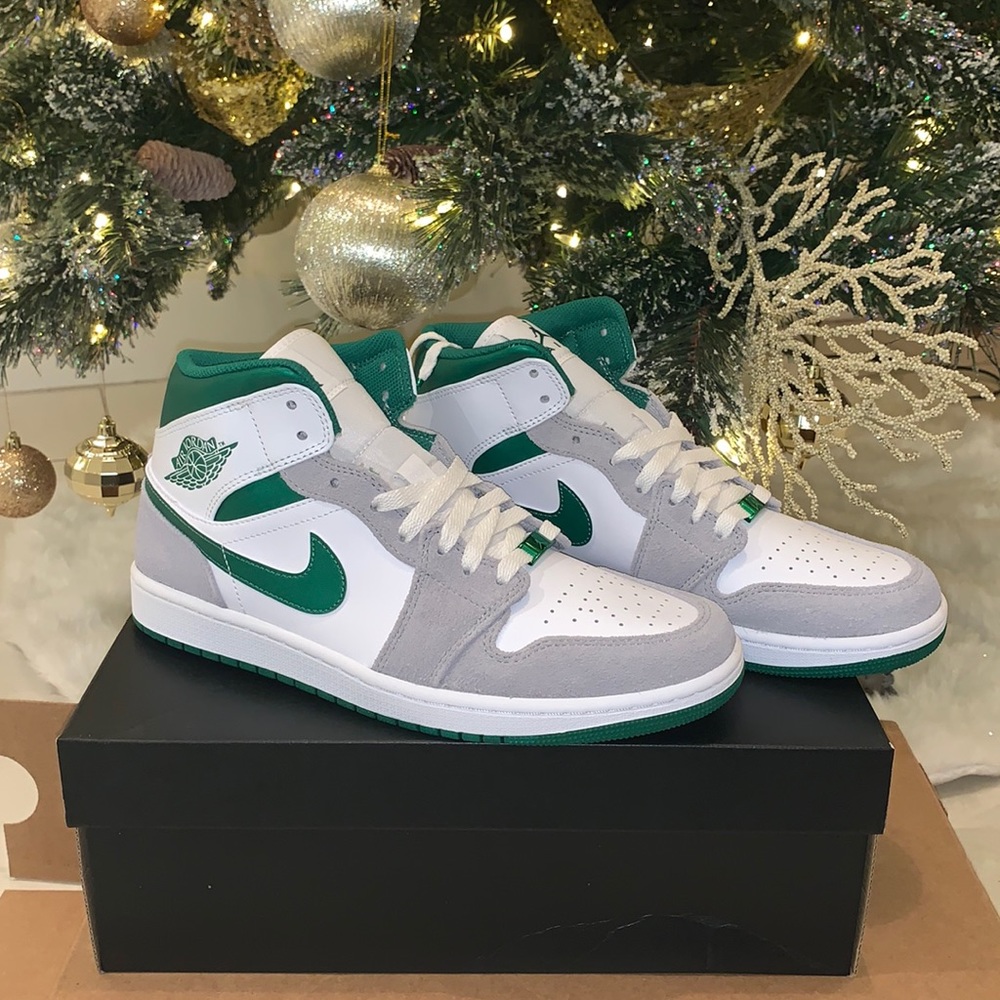 Brand new ! AIR JORDAN 1 MID SE size 9.5 men